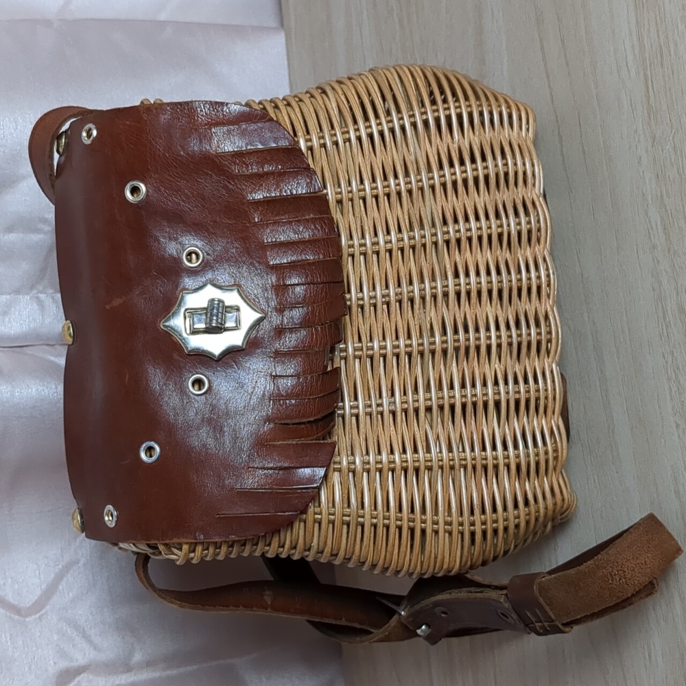 Wicker & Leather Mister Ernest Hinged Purse - Picture 2 of 11